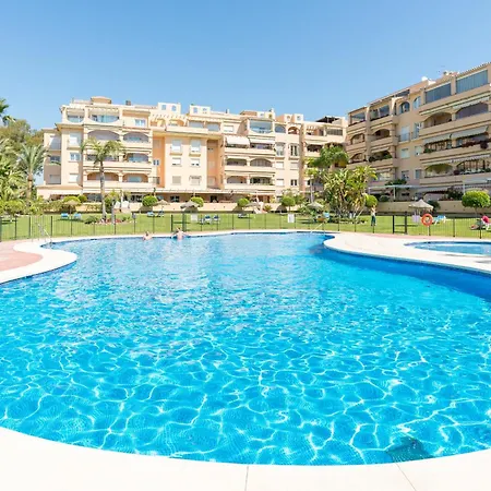 Apartment Boho Chic- Beachfront - Free Bikes - Salt Water Pool *