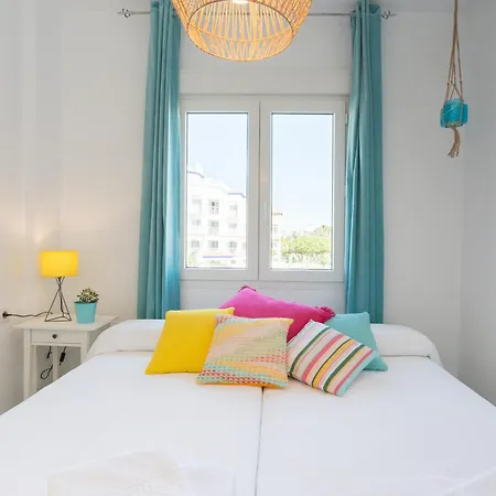 Boho Chic- Beachfront - Free Bikes - Salt Water Pool Apartment *