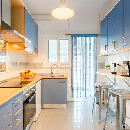 Apartment Boho Chic- Beachfront - Free Bikes - Salt Water Pool *