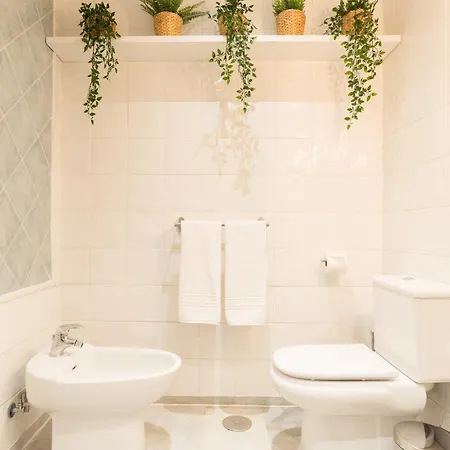 Apartment Boho Chic- Beachfront - Free Bikes - Salt Water Pool