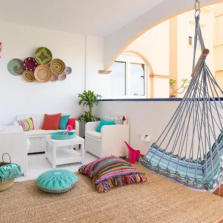 Apartment Boho Chic- Beachfront - Free Bikes - Salt Water Pool