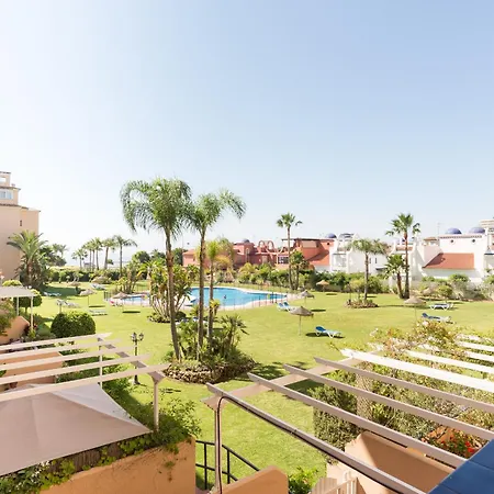 Boho Chic- Beachfront - Free Bikes - Salt Water Pool Apartment *