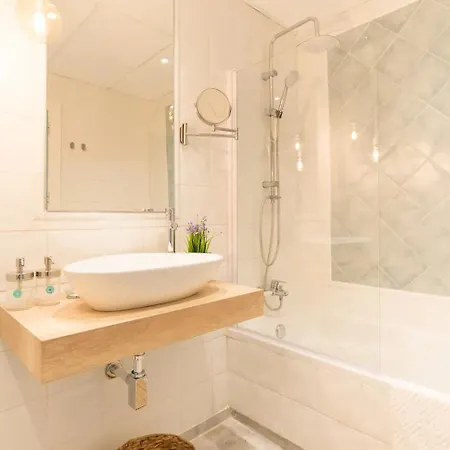 Apartment Boho Chic- Beachfront - Free Bikes - Salt Water Pool Torremolinos